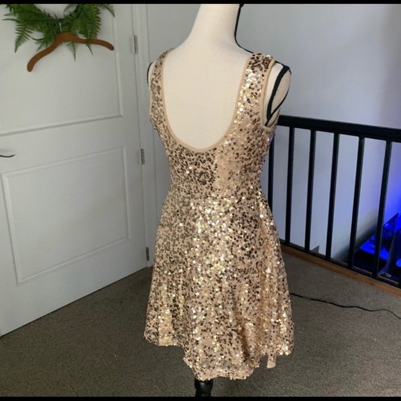 Red Clover Gold Sequin Cocktail Dress - Picture 4 of 11